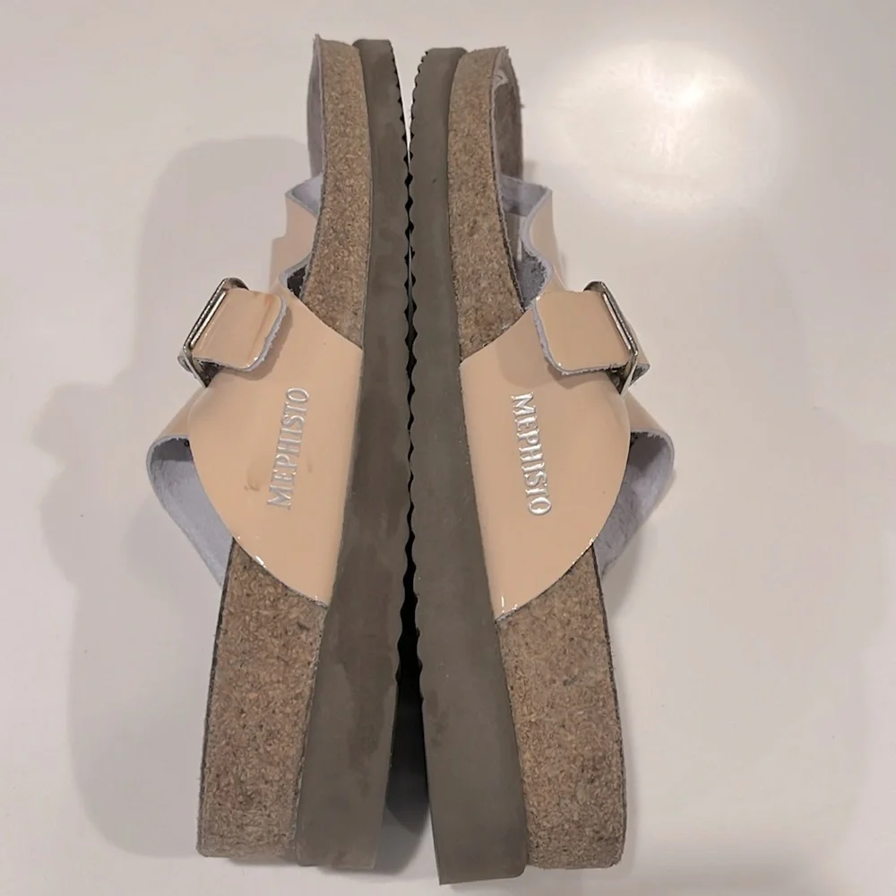 MEPHISTO HELEN Classics Sandals Tan/Beige patent with adjustable buckle - Picture 4 of 12